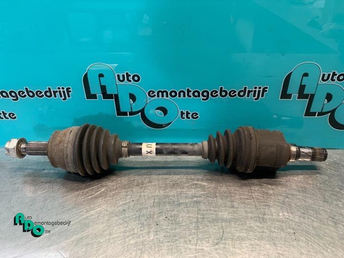 Aandrijfas links-voor van een Opel Corsa (Corsa D 07-), Gebruikt, -, -, Opel