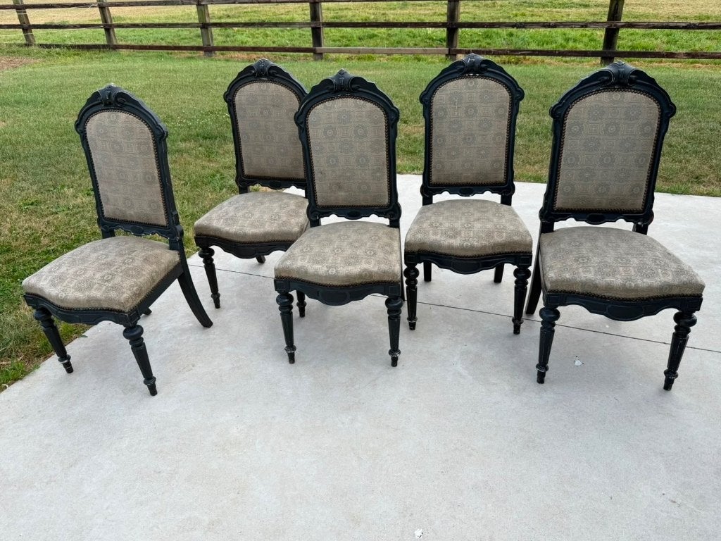 Stoelen uit kersenhout, Ophalen