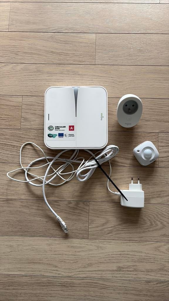Fifthplay smart home set – hub + slimme stekker + sensor, Hobby en Vrije tijd, Elektronica-componenten, Ophalen of Verzenden, Zo goed als nieuw