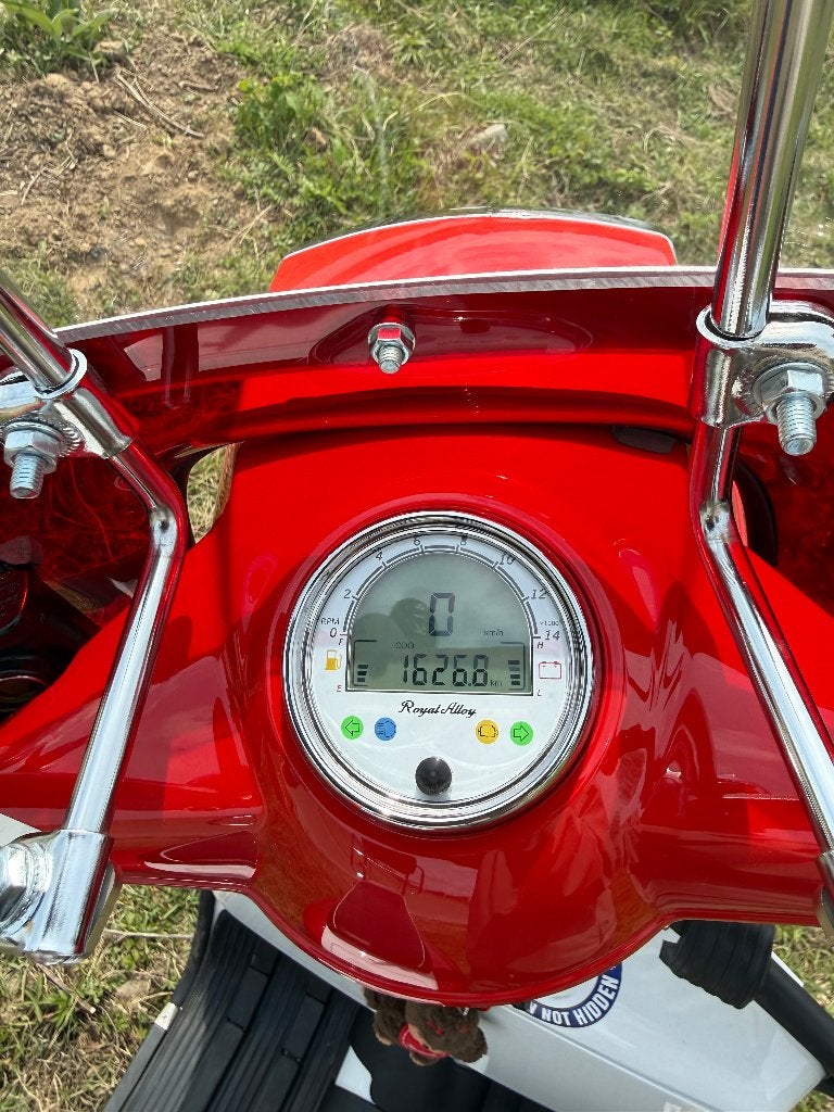 Royal Alloy 125cc, rouge et blanc, Enlèvement, 2 cylindres, Jusqu'à 11 kW