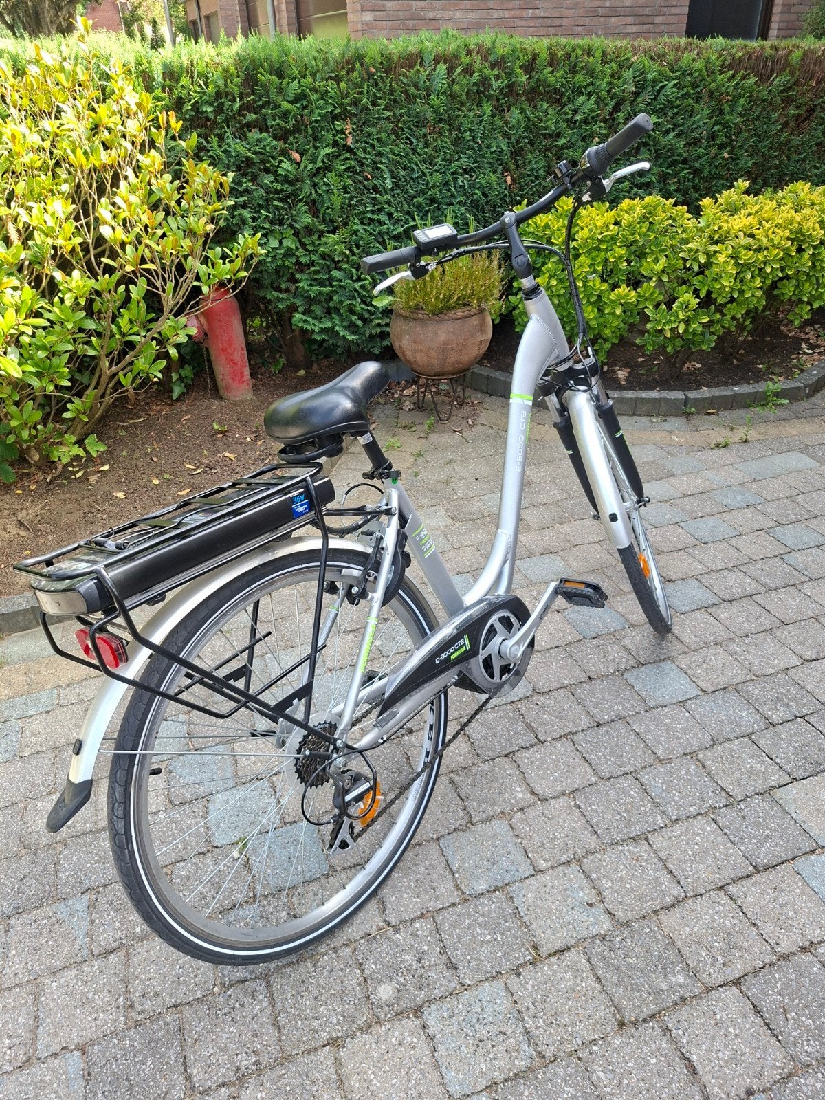 Velo électrique femme - quasi neuf, Enlèvement