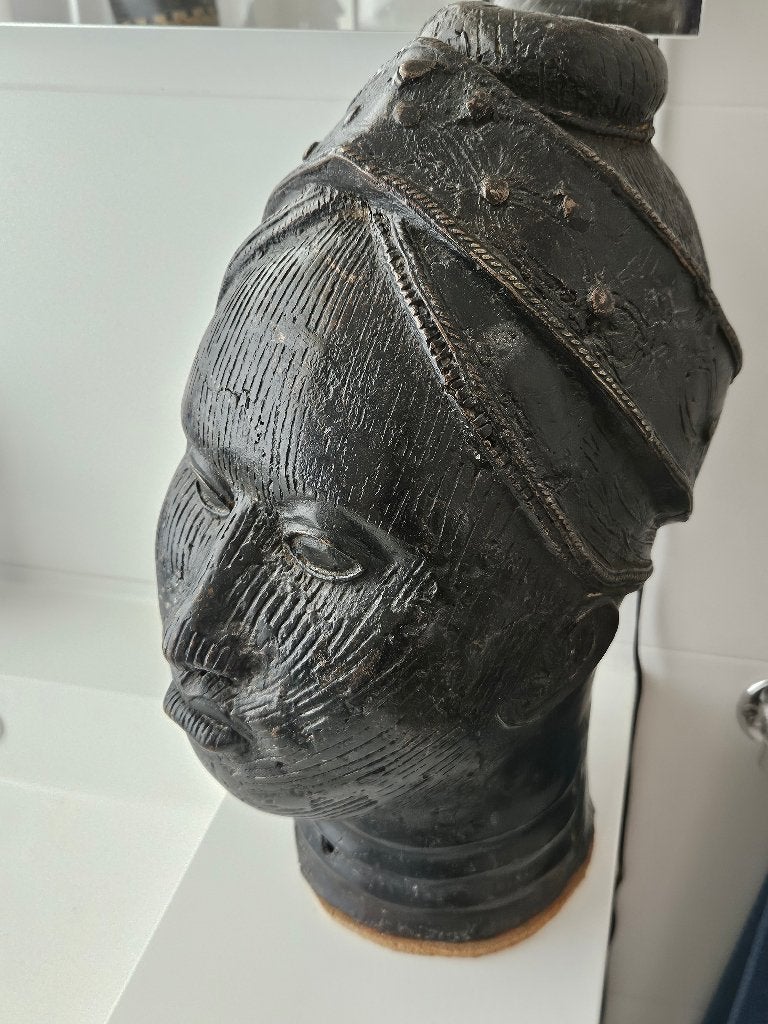 Bronzen hoofd nigeria, Ophalen