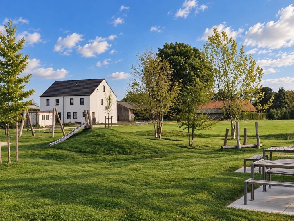 Instapklare nieuwbouwwoning met 4 slpks, tuin, carport,, Immo, Deinze, Provincie Oost-Vlaanderen, 4 kamers, Twee onder één kap