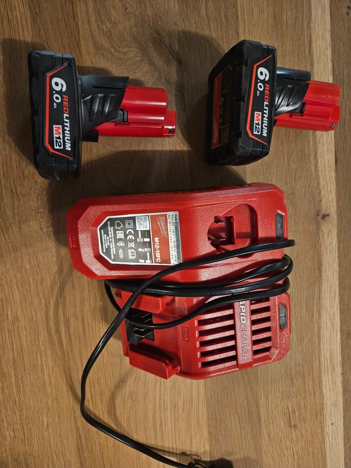 Milwaukee batterij en oplader, Doe-het-zelf en Bouw, Gereedschap | Boormachines, Ophalen, Nieuw, Overige typen