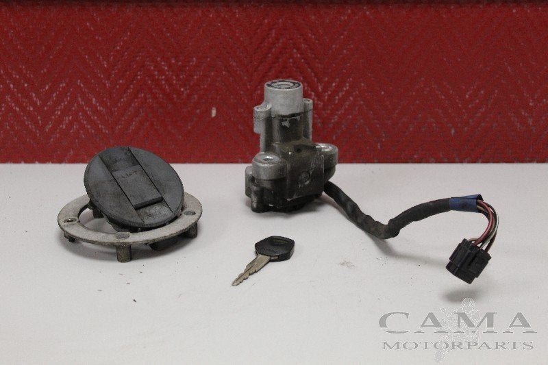 ENSEMBLE DE VERROU ET CYLINDRE DE PORTES Suzuki, Dhr. S. di Majo, Utilisé, Info@cama-motorparts.nl, P.J. Troelstraweg 8 8
3144 CX  MAASSLUIS, NL