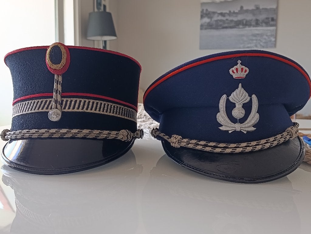 Rijkswachtkepi, Enlèvement, Gendarmerie, Casque ou Béret
