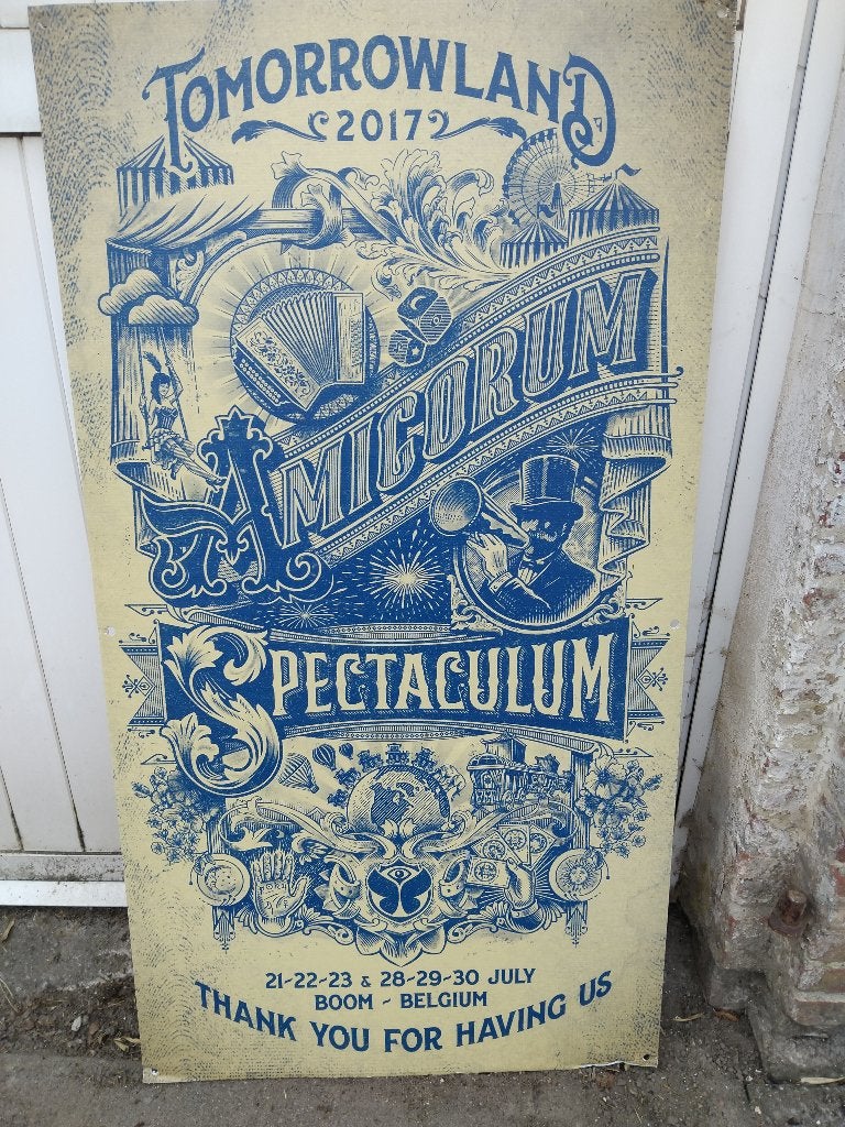 Tomorrowland collector items, Ophalen