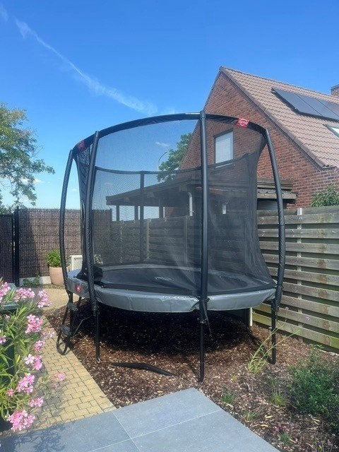 Berg trampoline ovaal Grijs 3 m 50 op 2 m 50 net als nieuw, Kinderen en Baby's, Speelgoed | Buiten | Trampolines, Ophalen, Zo goed als nieuw