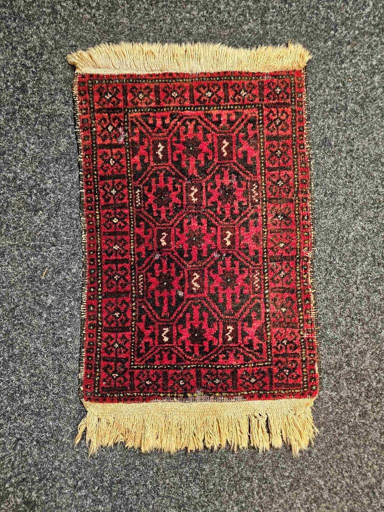 Mini Belouch tapijt 52/37 cm, Ophalen of Verzenden, Gebruikt, Rood, Overige stijlen