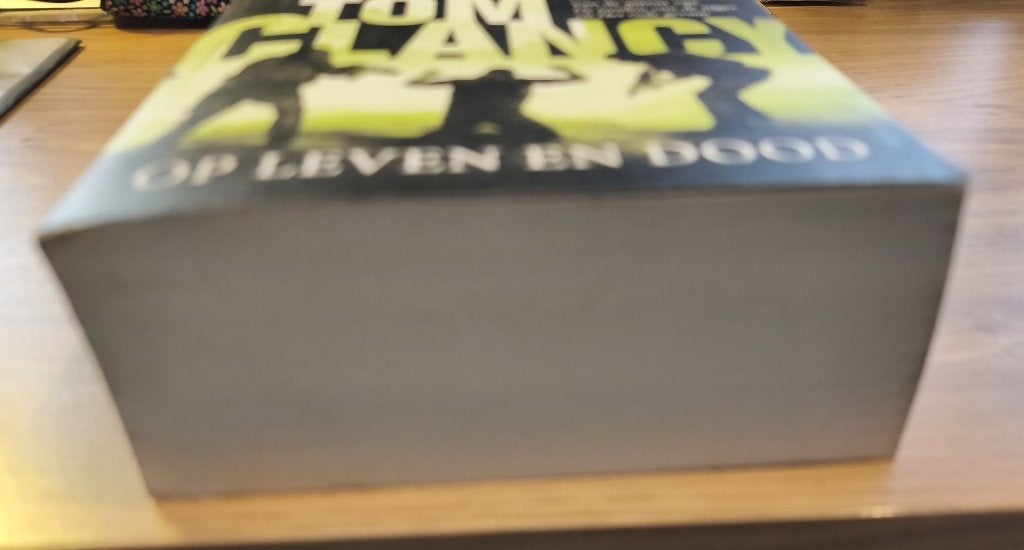 Boek Tom Clancy: Op leven en dood, goede staat!, Boeken, Gelezen, België, Tom Clancy, Ophalen of Verzenden