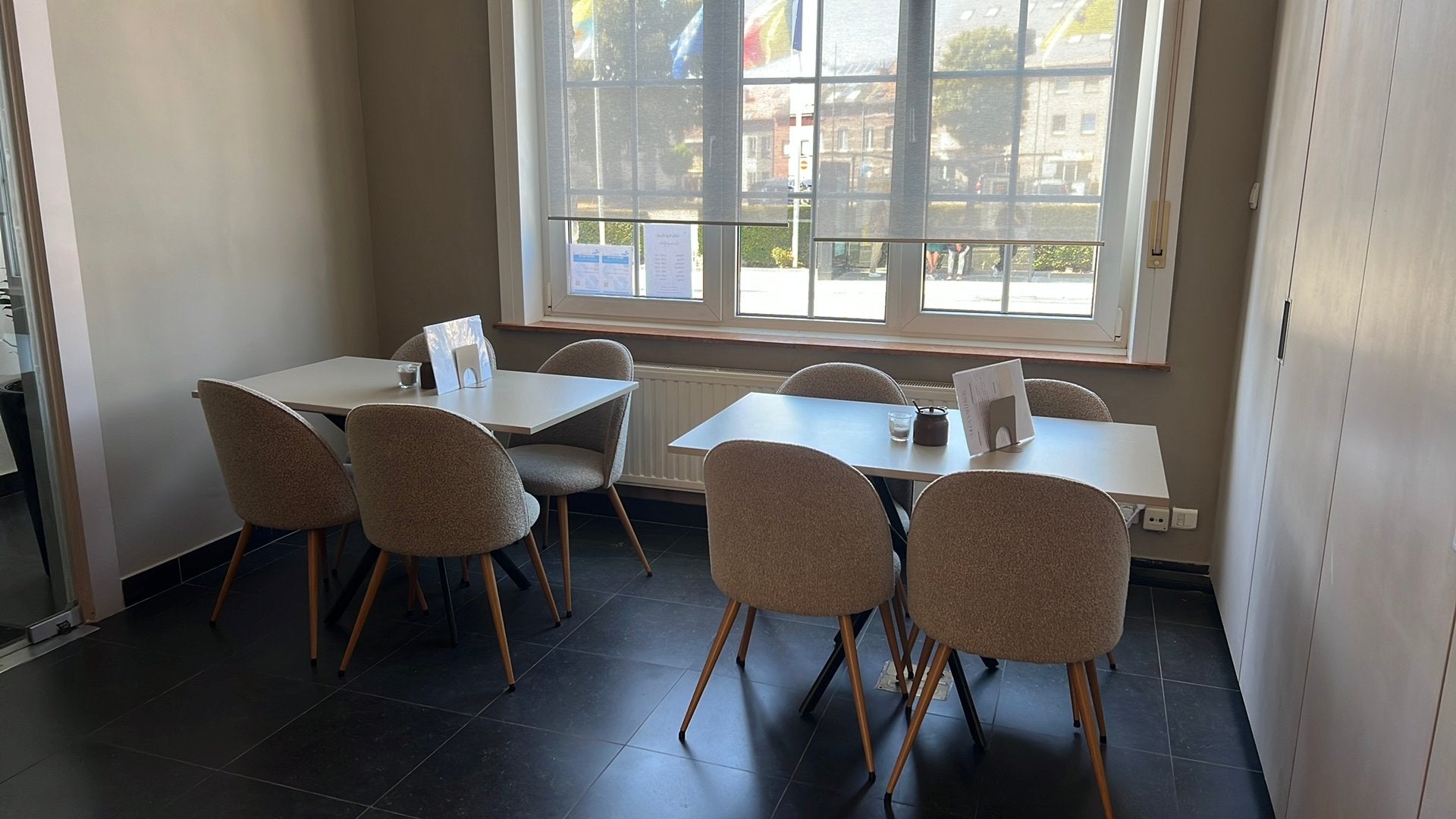 Luxe beige Set tafel en stoelen x4