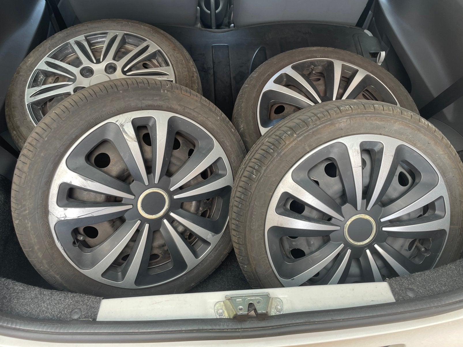 Jante plus pneus 155/55 R14 75T, Autos : Pièces & Accessoires, Pneus & Jantes, Enlèvement, Pneu(s)