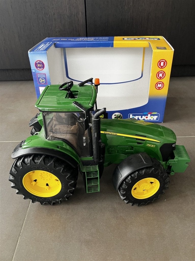 Bruder John Deere 7930 tractor, Ophalen, Zo goed als nieuw