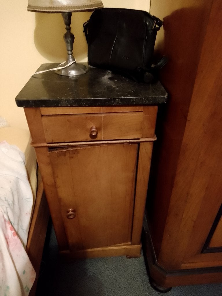 Houten nachtkastje, Ophalen, Gebruikt