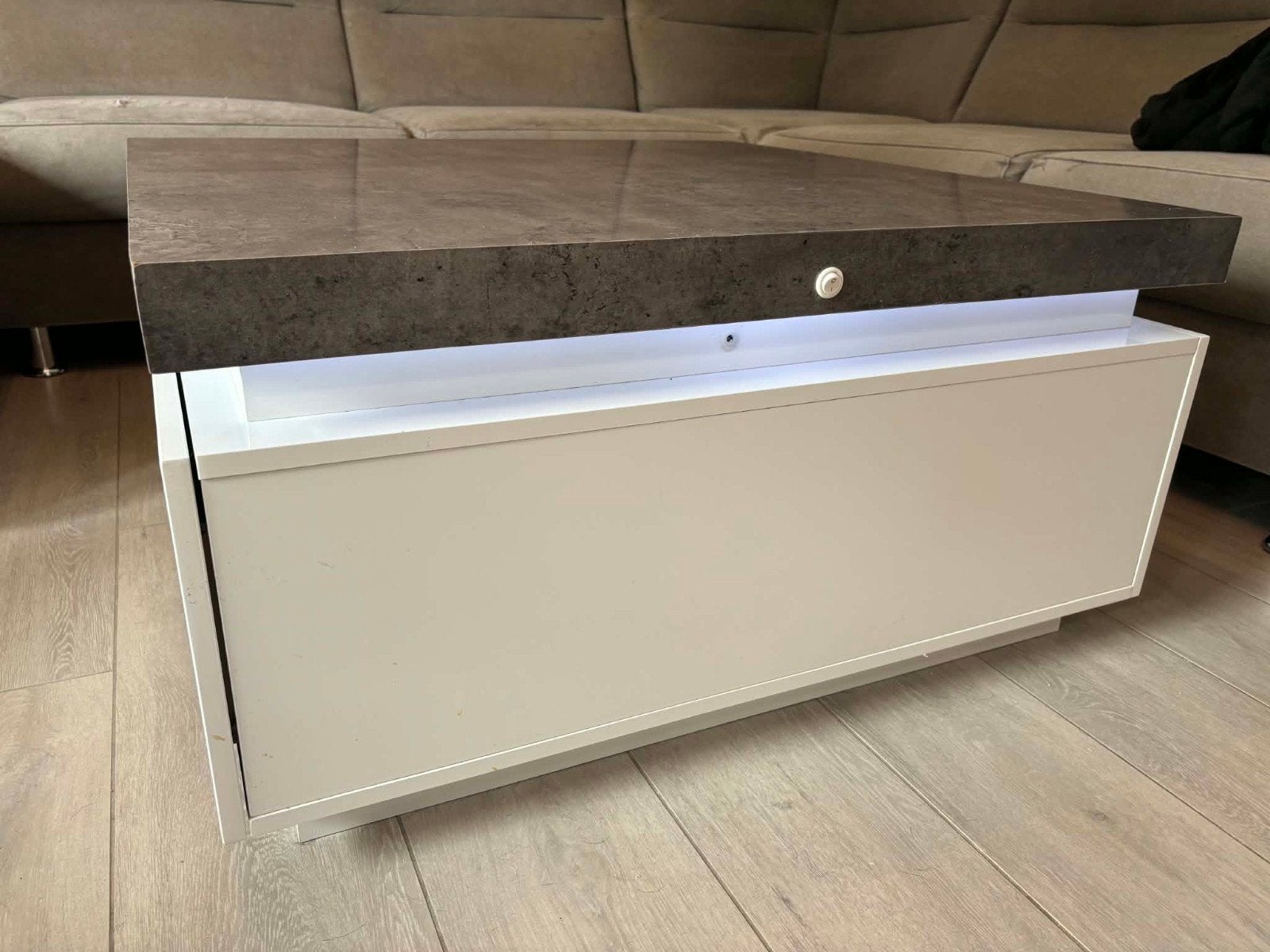 Mooie salontafel met led verlichting, Huis en Inrichting, Ophalen