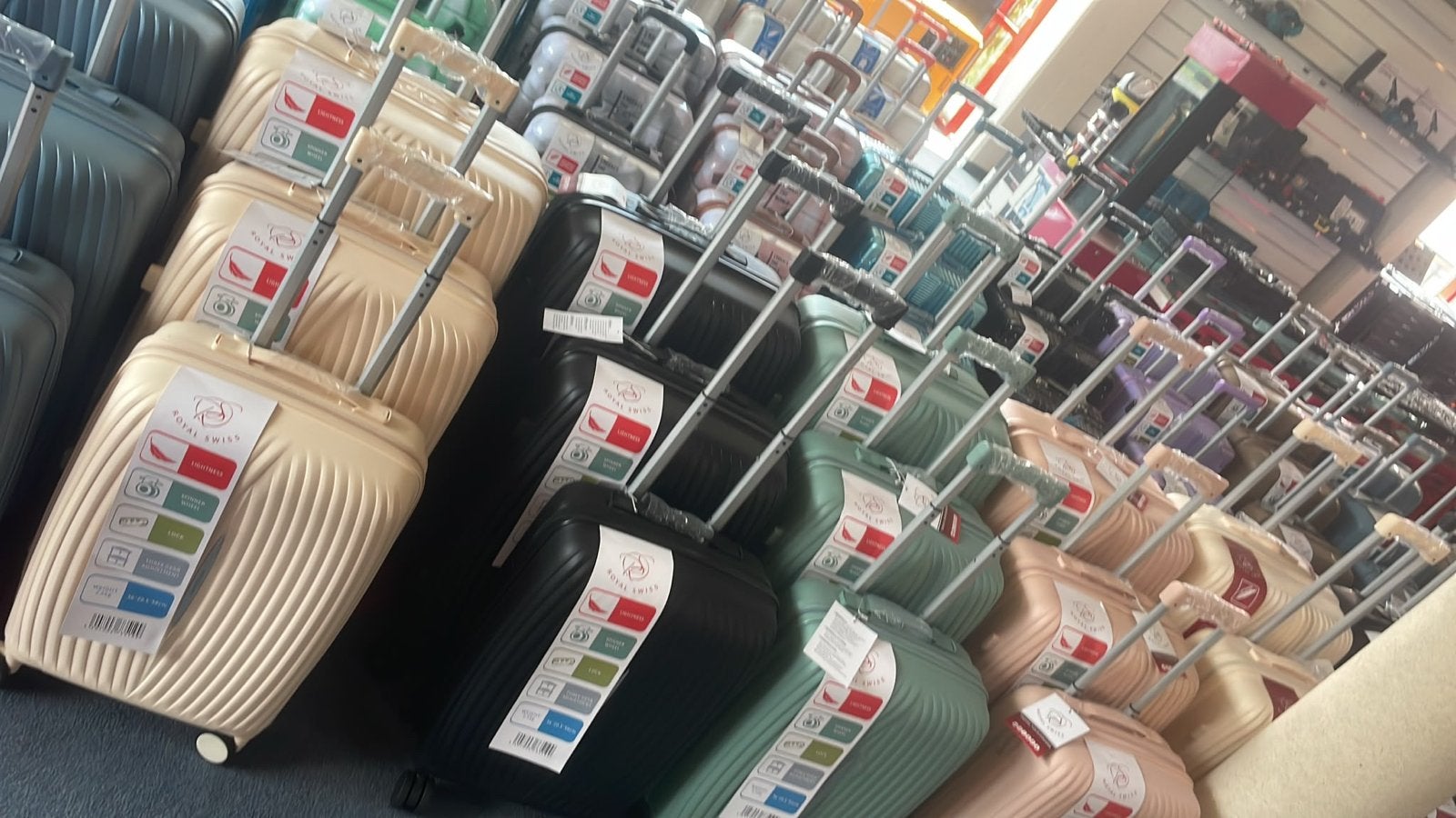 Lot de 3 valises, Neuf, 35 à 45 cm, Roulettes, Plastique dur