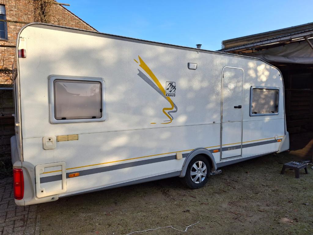Ruime Knauss en goed onderhouden caravan met mover, 2 aparte bedden, Rondzit, Mover, Particulier