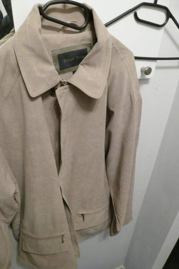 HERENVEST IN ZACHT FLUWEEL, Kleding | Heren, Kostuums en vesten, Ophalen of Verzenden, Zo goed als nieuw, Maat 52/54 (L), Beige
