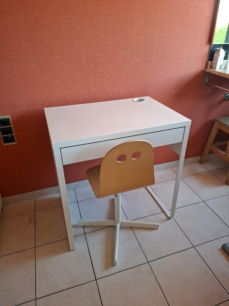 Micke kinderbureau Ikea met bureaustoel, Huis en Inrichting, Ophalen, Demontabel, Hout, Kinderbureau