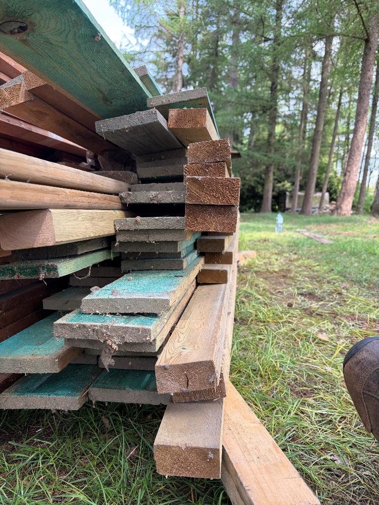 Lot geïmpregneerd hout, planken en balkjes, 25 tot 50 mm, Grenen, Nieuw, Plank