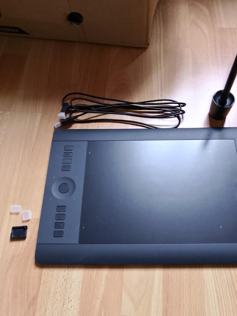 Wacom Intuos Pro medium, Computers en Software, Ophalen, Zo goed als nieuw, Bedraad, Wacom