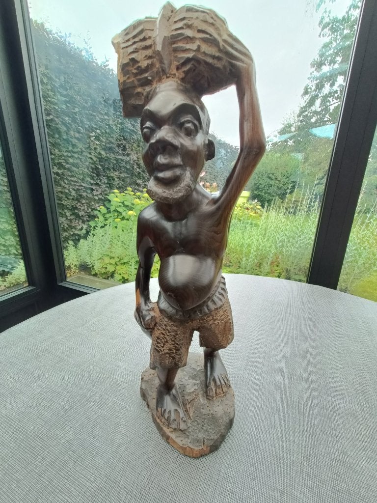 Oud Afrikaans houten beeld (  hard ebbenhout). Hoogte: 40 cm, Houtsnijwerk, Ophalen of Verzenden, Handgemaakt, 20 - 50 cm