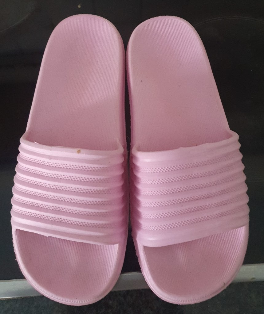 Roze badslippers maat 40/41, Kleding | Dames, Schoenen, Slippers, Ophalen of Verzenden, Zo goed als nieuw, Roze