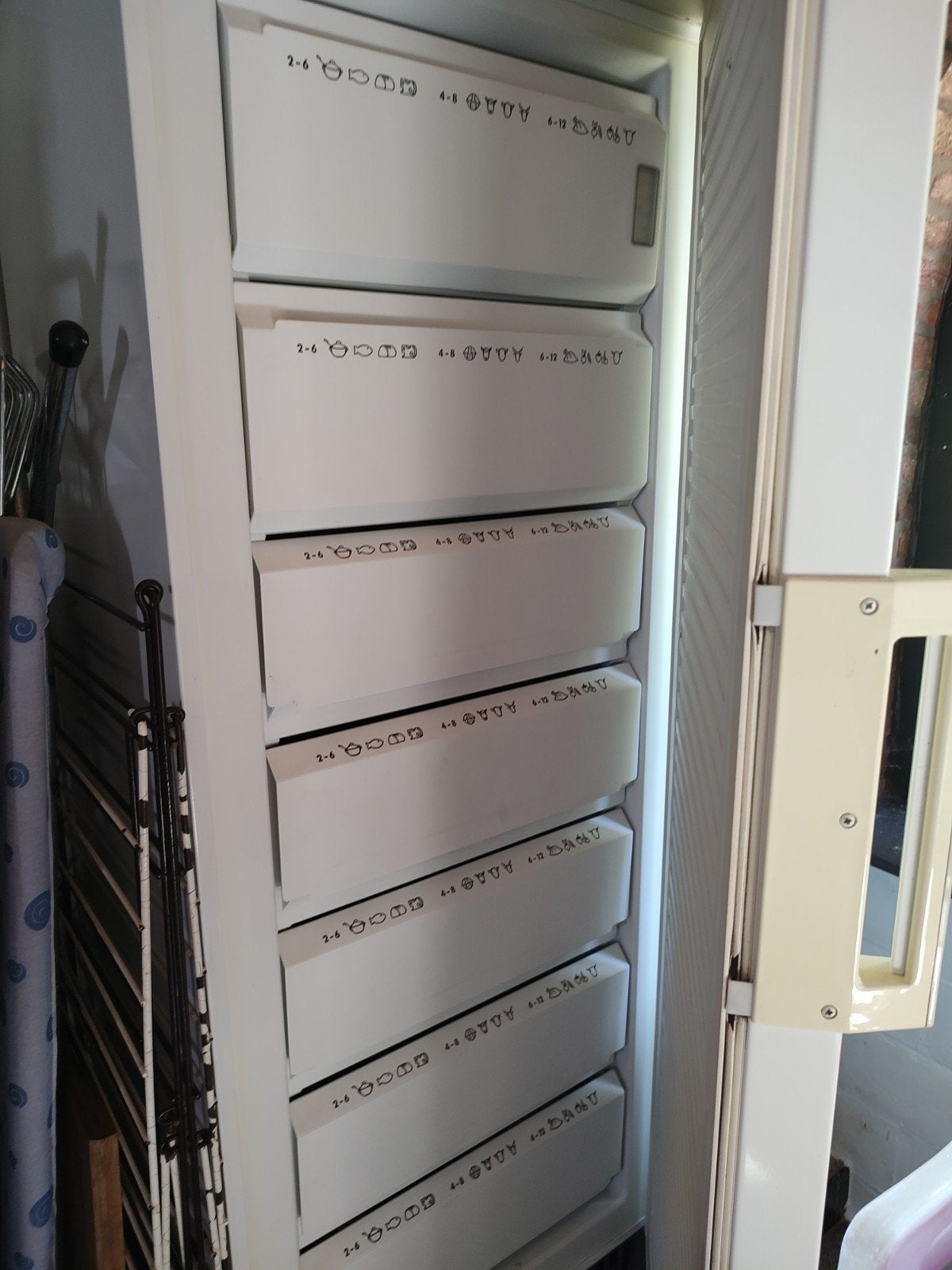 diepvries toren met schuiven, ophalen vanaf medio augustus, Elektronische apparatuur, Vriezers en Diepvrieskisten, Ophalen