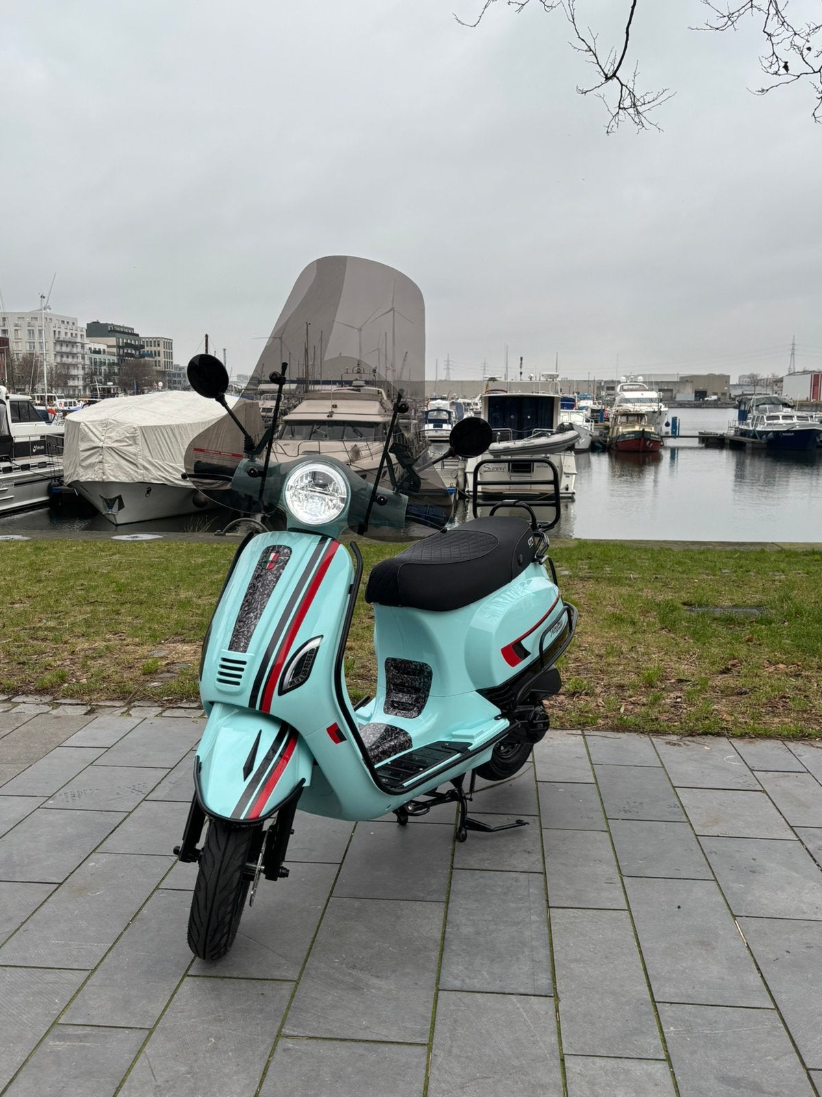 Toscana dynamic gts scooter, Fietsen en Brommers, Scooters | Vespa, Ophalen, Zo goed als nieuw