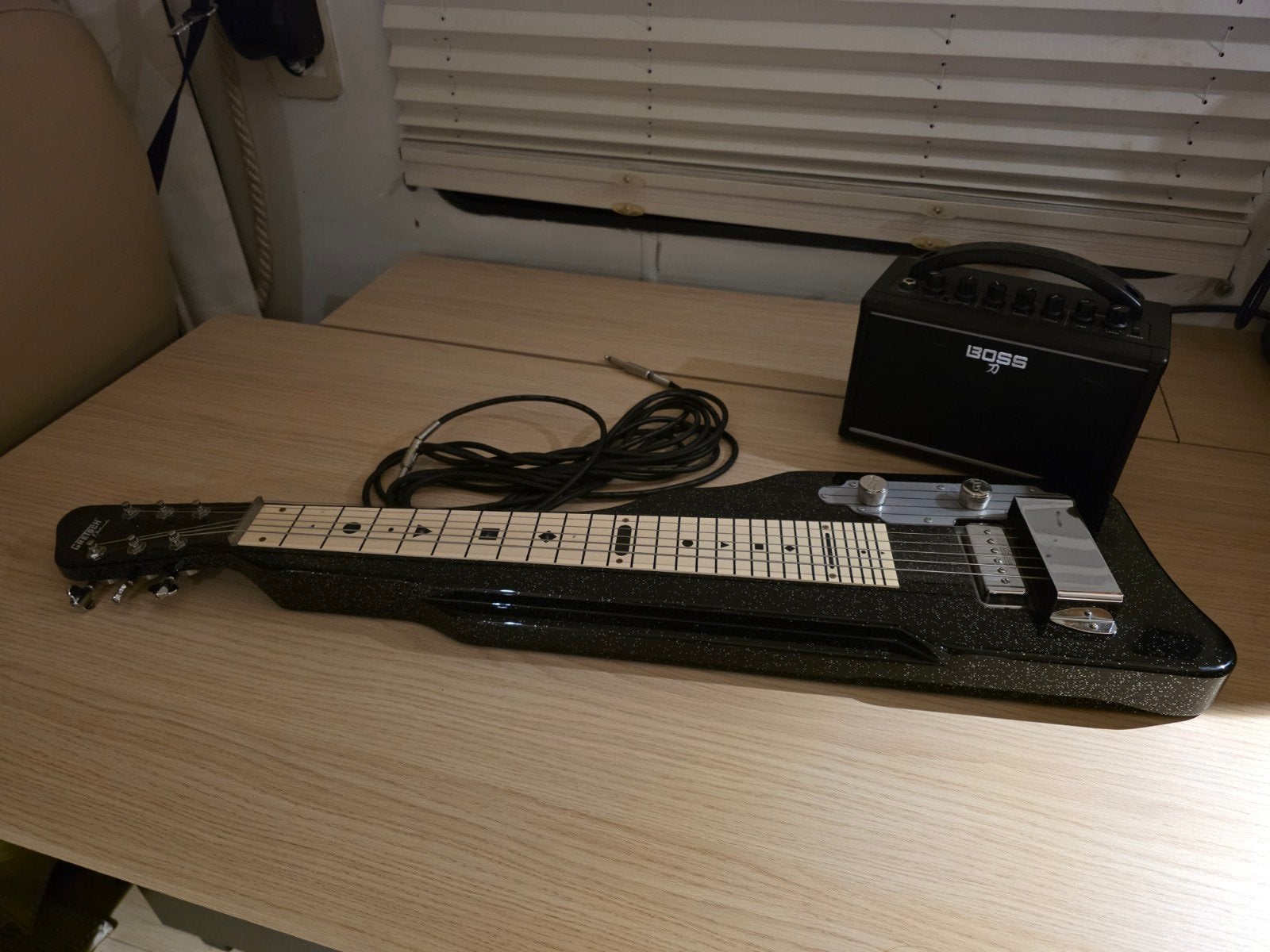 Gretsch G5700 Lap Steel + BOSS Katana-Mini + accessoires, Enlèvement, Comme neuf