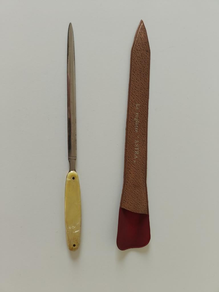 Oude briefopener, Ophalen