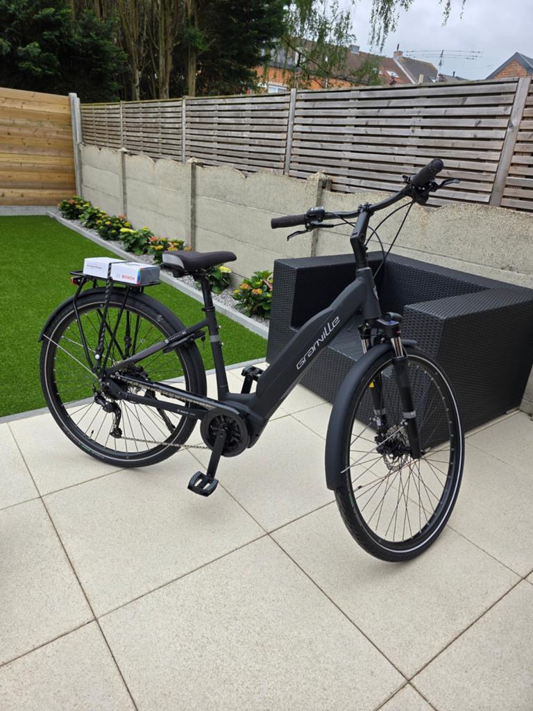 Nieuwe elektrische dames fiets met ingebouwde accu bosch, Fietsen en Brommers, Elektrische fietsen, 47 tot 51 cm, Ophalen of Verzenden