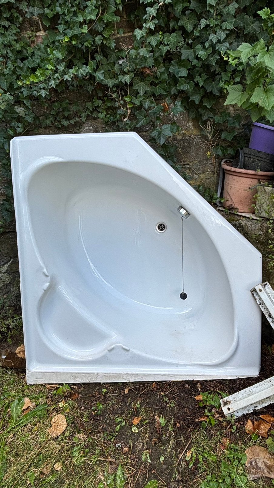 Wit hoekbad met schort en poten - Goede conditie, Ophalen, Gebruikt