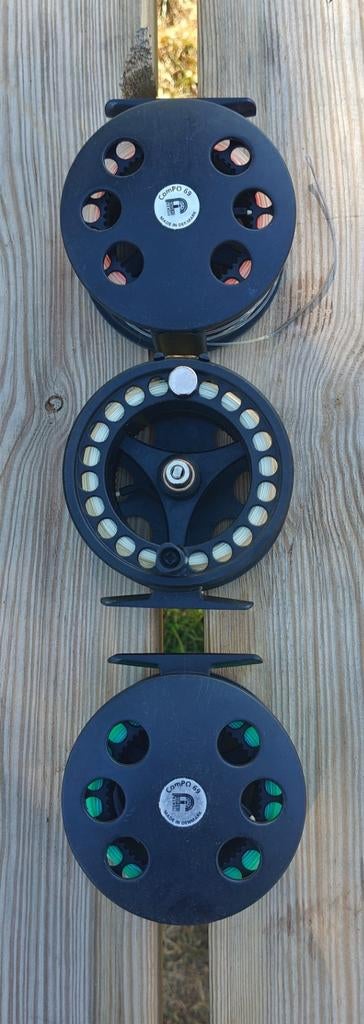 Compo 69 reels + tas, Watersport en Boten, Hengelsport | Vliegvissen, Ophalen of Verzenden