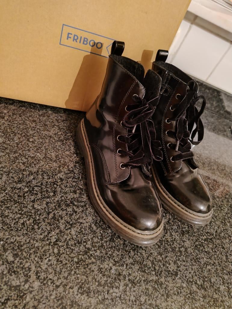 Zwarte gelakte schoenen / lage laarsjes friboo maat 34, Enlèvement, Comme neuf, Chaussures
