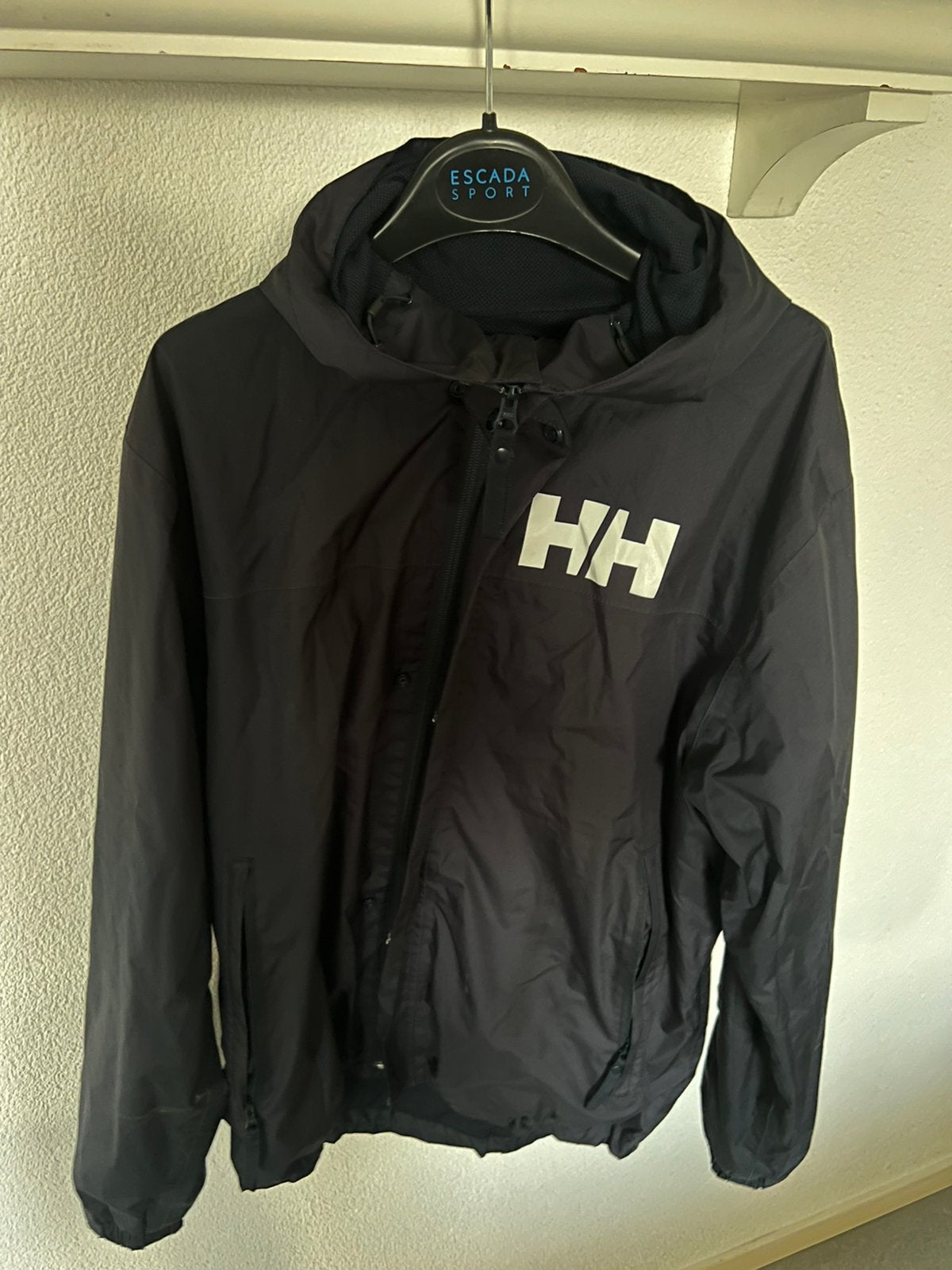 Imperméable à capuche Helly Hansen noir — taille S, Vêtements | Hommes, Envoi, Comme neuf, Taille 46 (S) ou plus petite, Noir