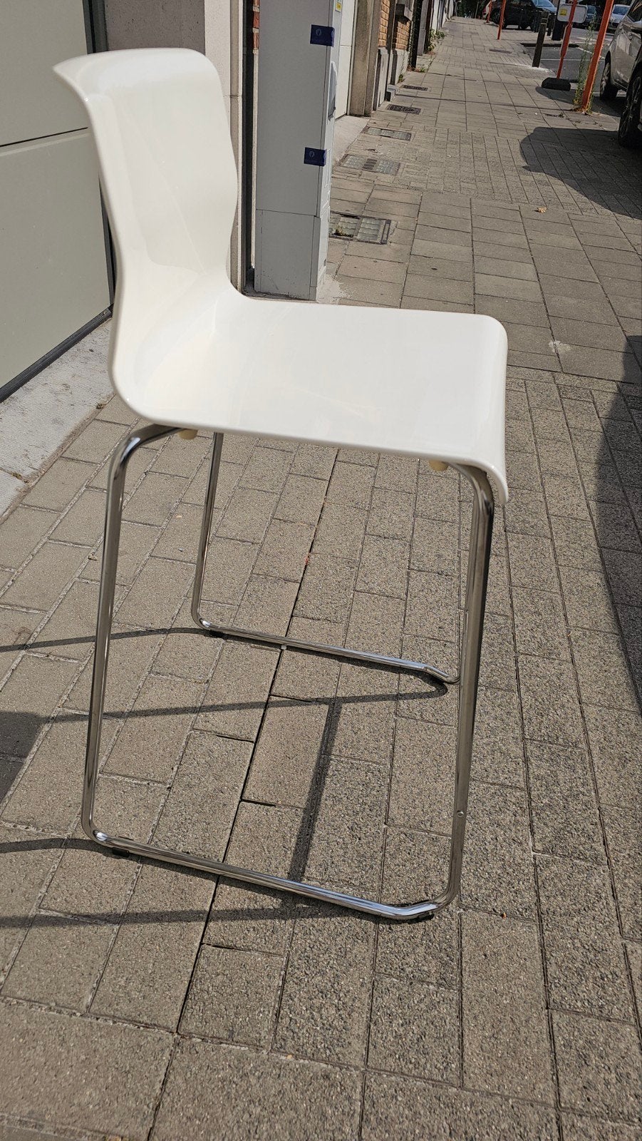 3 barkrukken in wit en chroom, comfortabel, Huis en Inrichting, Barkrukken, Ophalen, Met voetsteun, 3 krukken, Kunststof