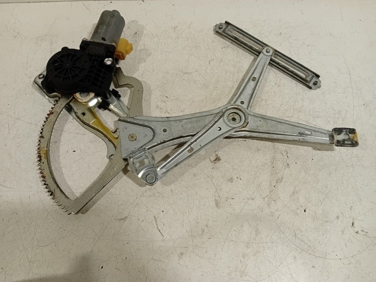 Raammechaniek elektrisch rechts voor Mercedes-Benz ML-Klasse, Onderdelen@venauto.nl, Van der Ven Autorecycling B.V., Ettenseweg 76, 4706 PB Roosendaal, The Netherlands