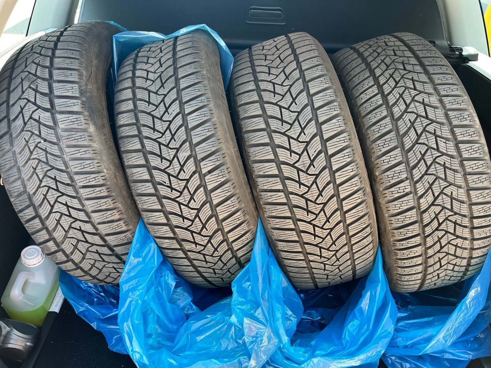 Verkoop 4 winterbanden 205/55/R16, Auto-onderdelen, Banden en Velgen, Ophalen, Winterbanden, Band(en)