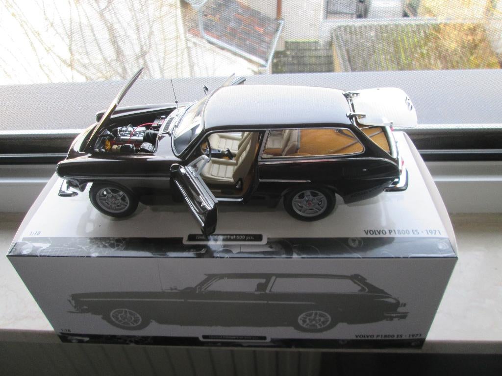 Minichamps Volvo P 1800 ES 1971 1:18, braun Limit 500, Ophalen of Verzenden, Zo goed als nieuw, Auto, MiniChamps