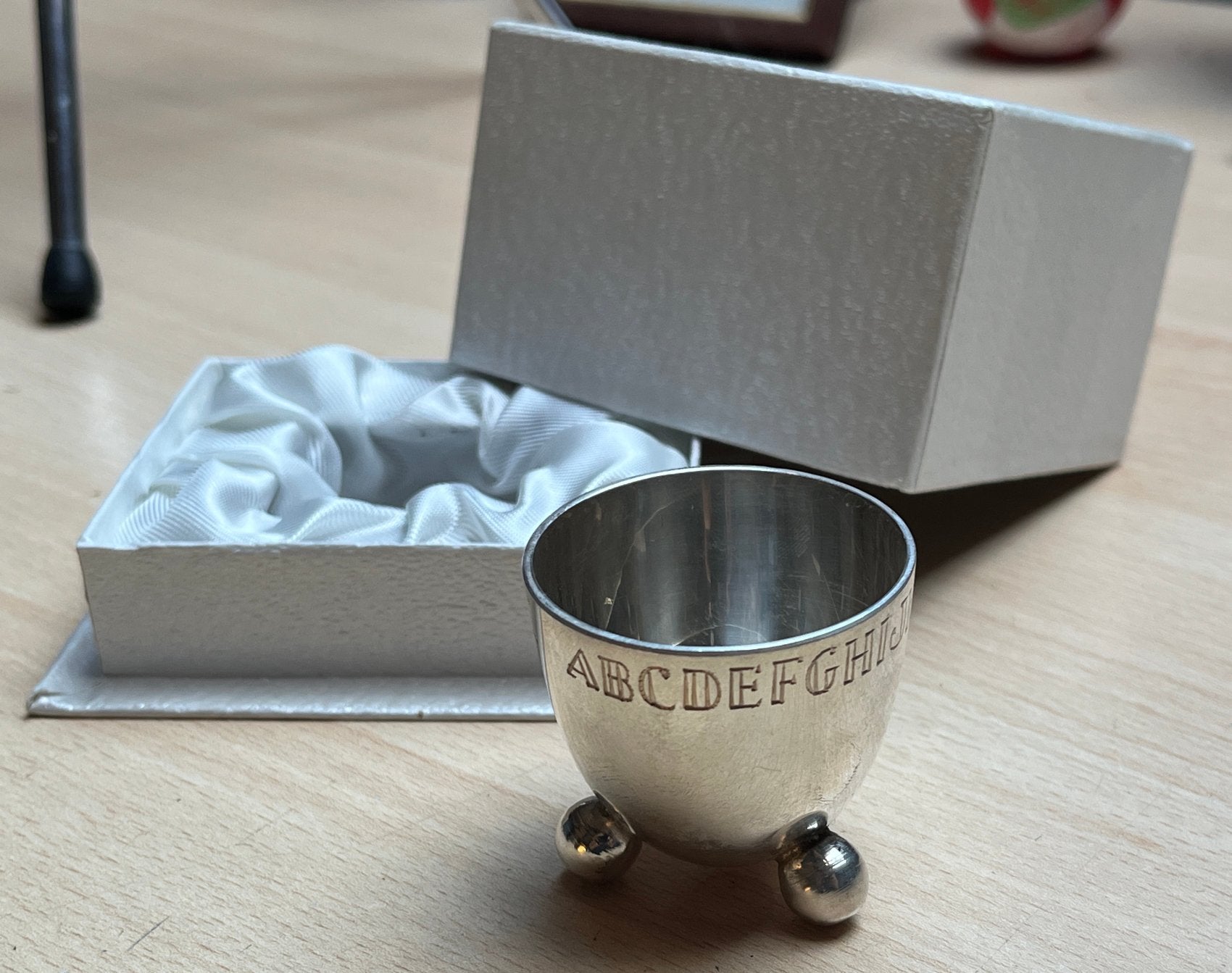 Eierdopje met zilverkleurig metalen - geboortecadeau, Huis en Inrichting, Ophalen of Verzenden, Zo goed als nieuw