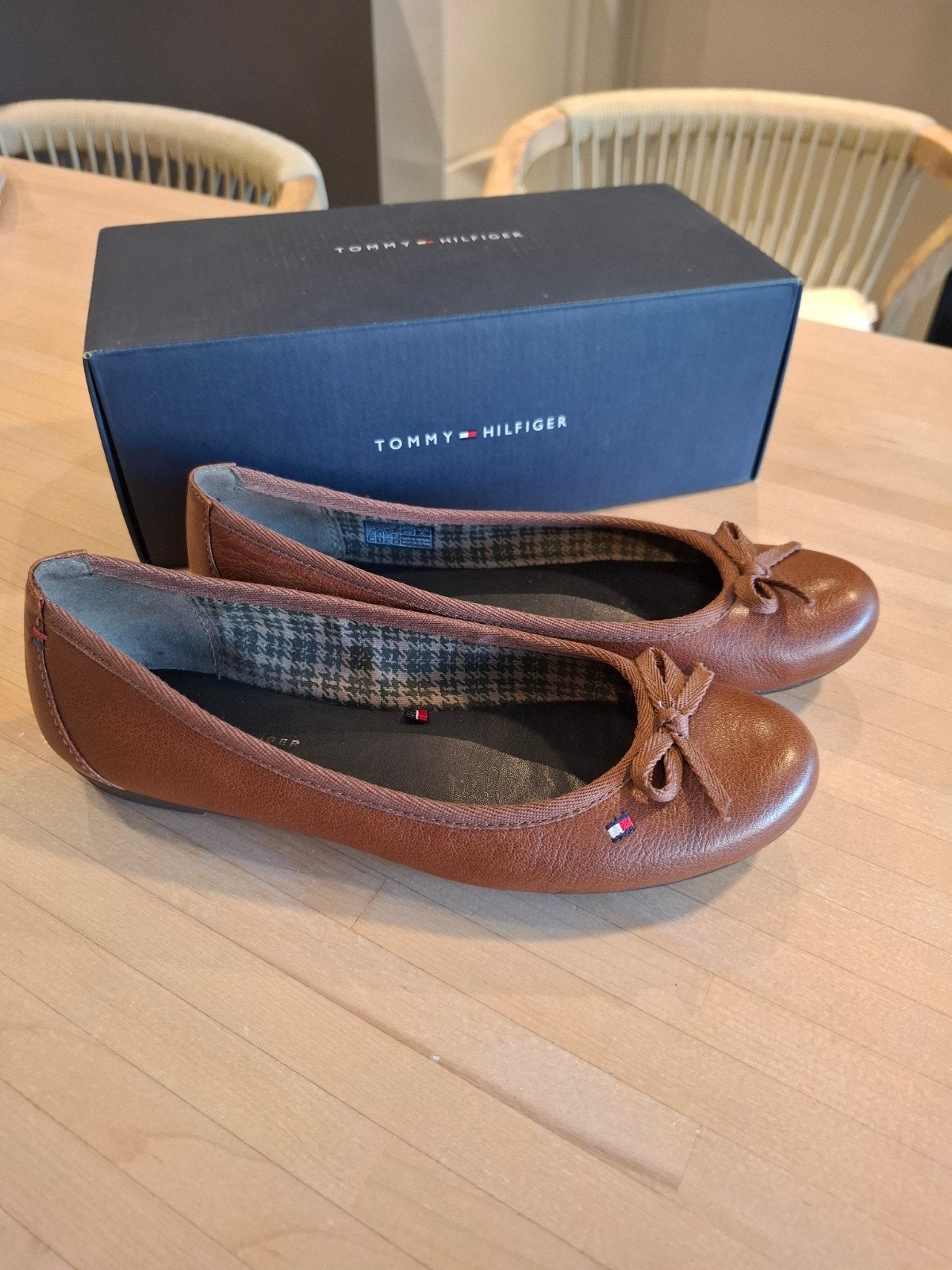 Tommy Hilfiger ballerina's mt 38, Kleding | Dames, Ophalen, Tommy hilfiger, Bruin, Ballerina's
