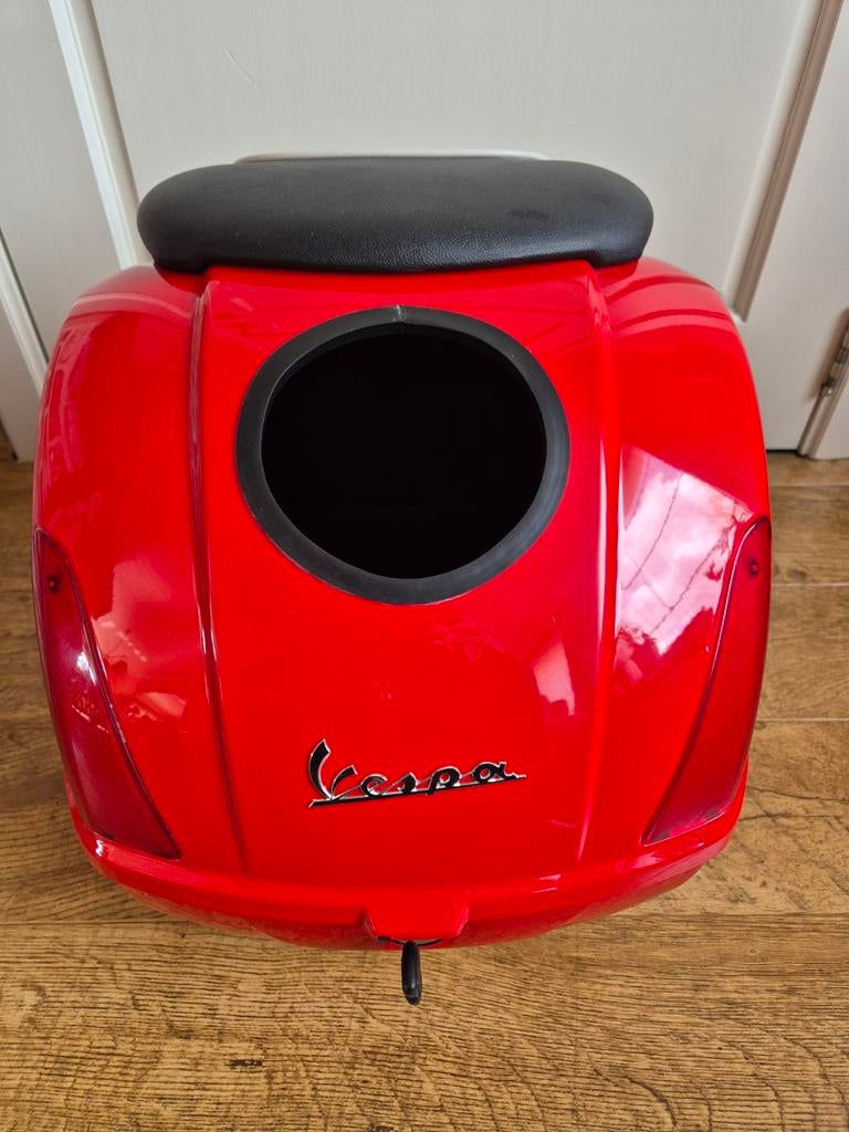 Topkoffer Vespa, Motoren, Ophalen