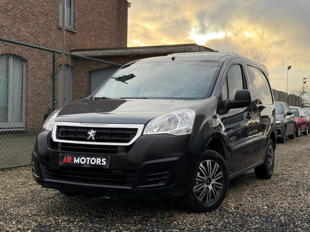 Peugeot partner 1.6 benzine Euro6 50.000km, Auto's, Peugeot, Voorwielaandrijving, Stof, 1600 cc, Zwart
