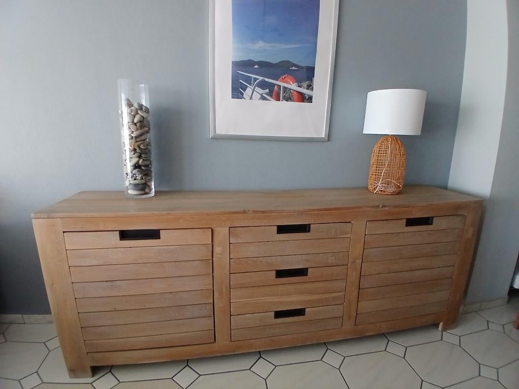 Dressoir en manguier, Enlèvement