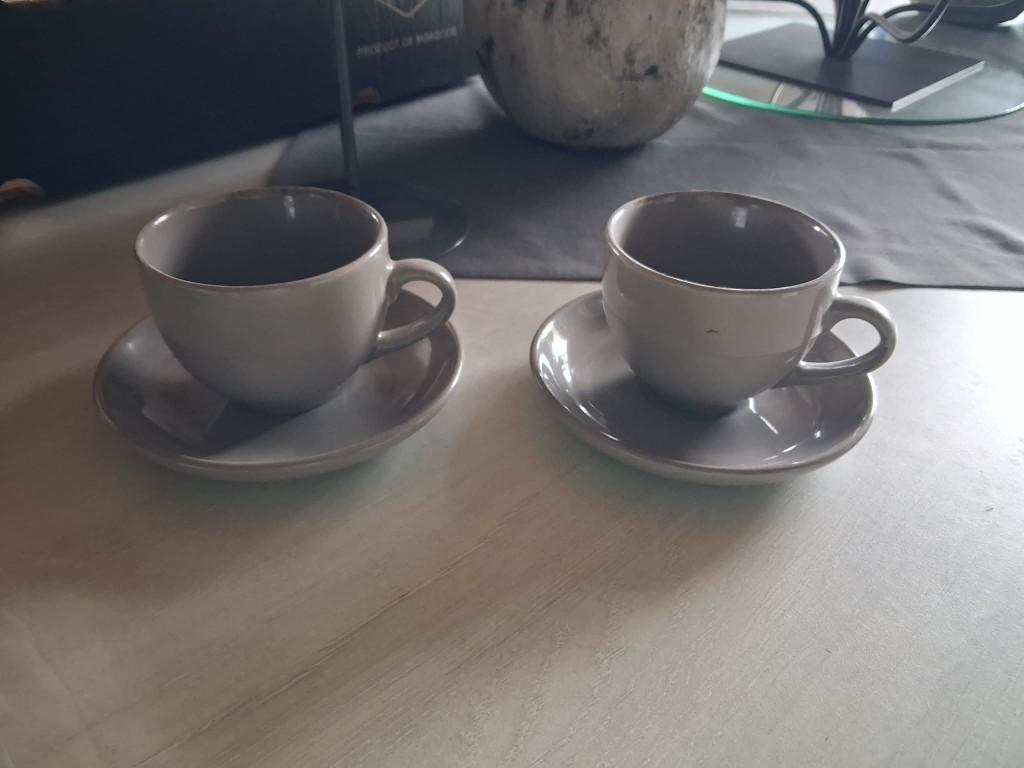 2 koffietas met onderbord merk serax - duur in aankoop, Ophalen, Zo goed als nieuw