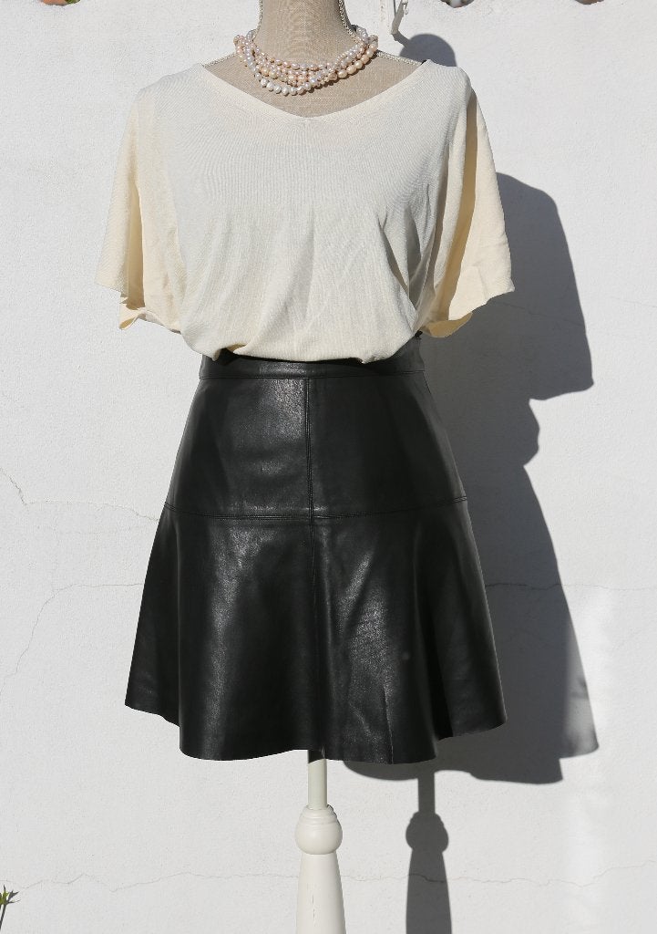Mooie zwarte rok van „PU-leer” - Maat XS, Kleding | Dames, Rokken, Zwart, Vila, Ophalen of Verzenden, Zo goed als nieuw