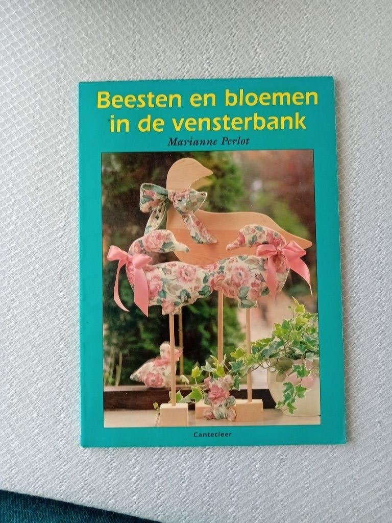 BEESTEN EN BLOEMEN in de vensterbank, Boeken, Ophalen of Verzenden, Zo goed als nieuw, Overige onderwerpen