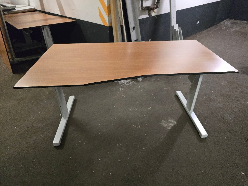 Professionele kantoortafel van 160 cm, Huis en Inrichting, Ophalen of Verzenden, Zo goed als nieuw