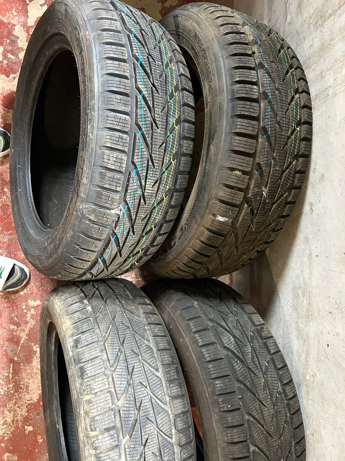 4 pneus hiver 235/55/17 103V toyo, Ophalen of Verzenden, Nieuw